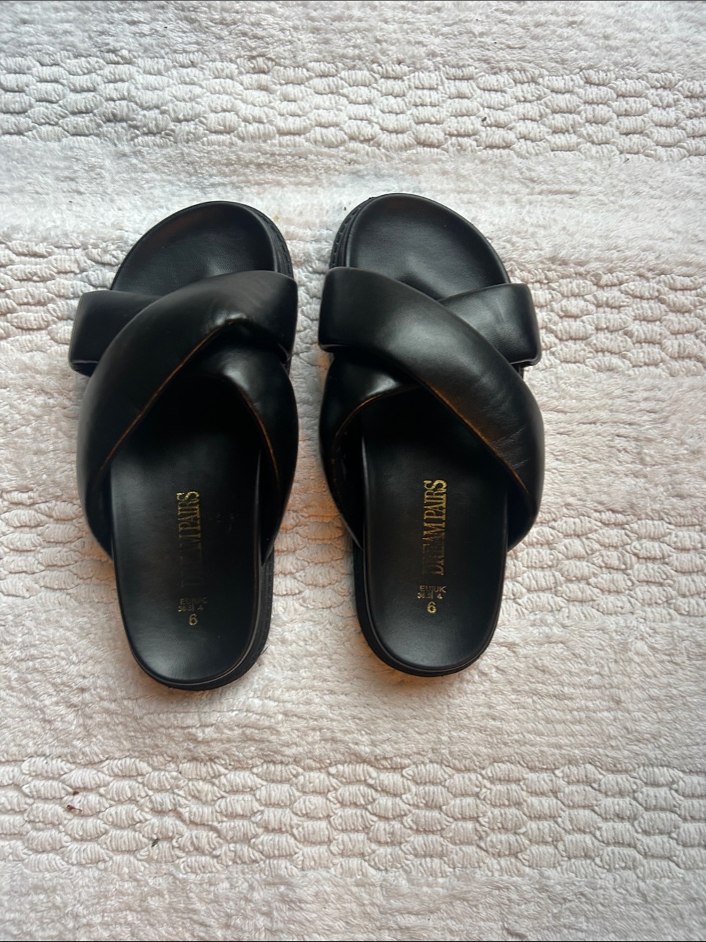 Dream Pairs Puffy Black Crisscross Slide Sandals - Women